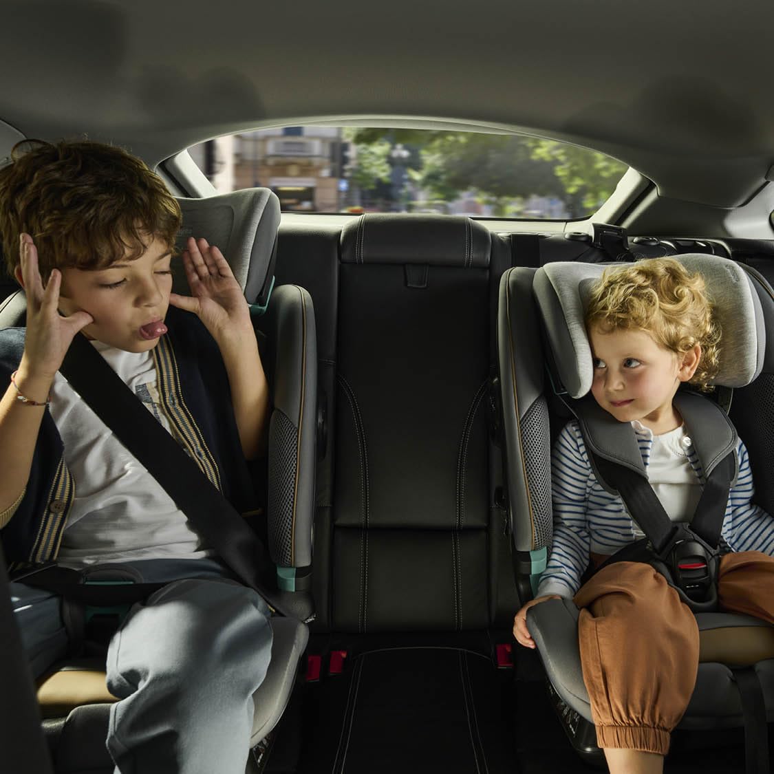 chicco-seat-go-i-size-autositz-grau-76-150-cm-isofix image 2